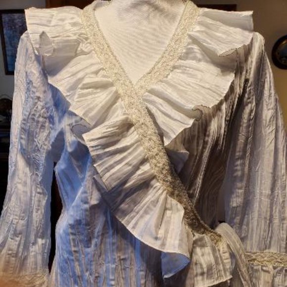 Gorgeous JACKIE JON NEW YORK Elegant Ruffled Blouse, size 8 - Picture 1 of 6
